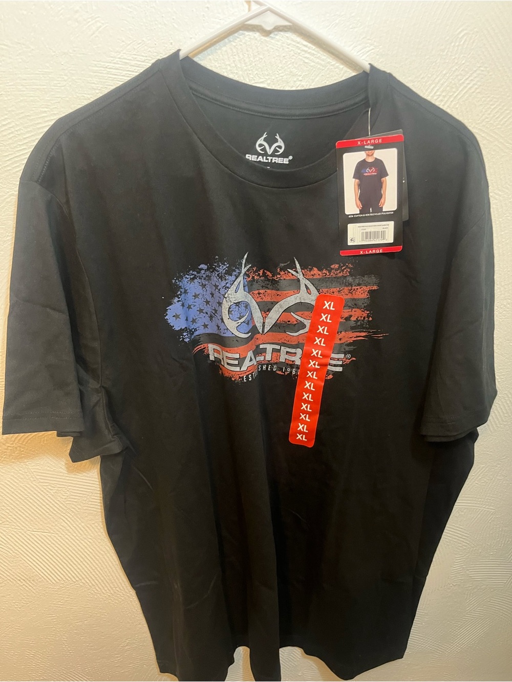 Realtree Black Short-Sleeve Tee with American Flag Graphic